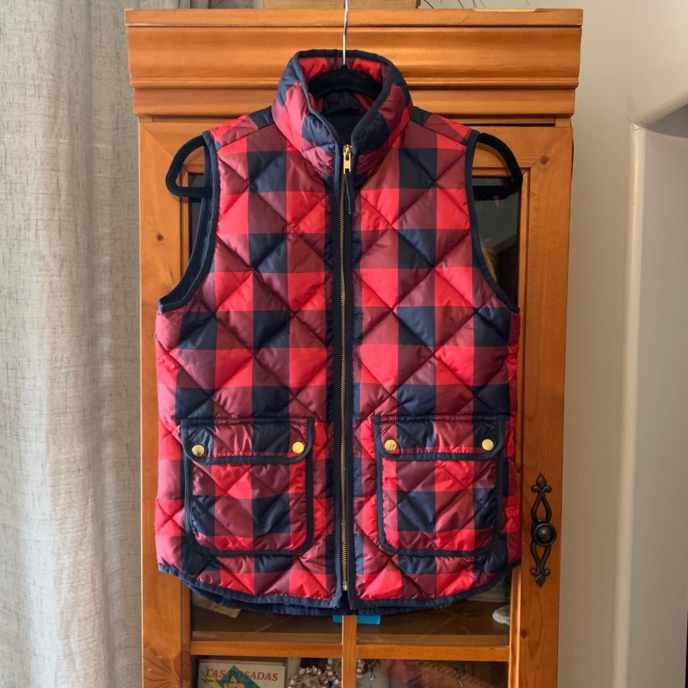 SOLD 🎉 JCREW Buffalo Red Navy Plaid Puffer Winter Vest XS